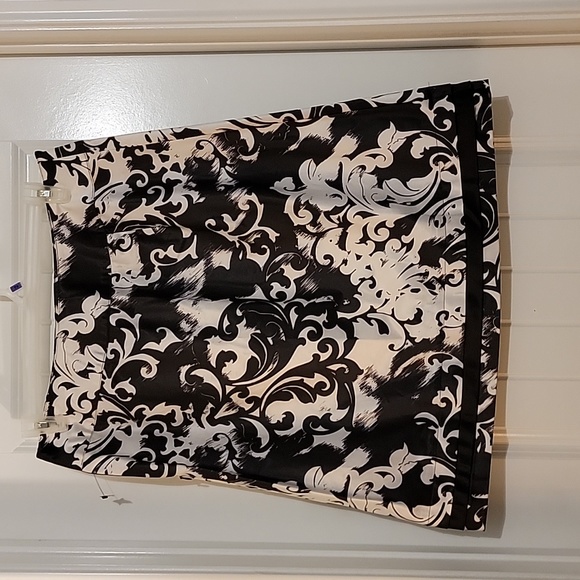 Silky black and white skirt size 14 NWT East 5th. - Picture 1 of 4